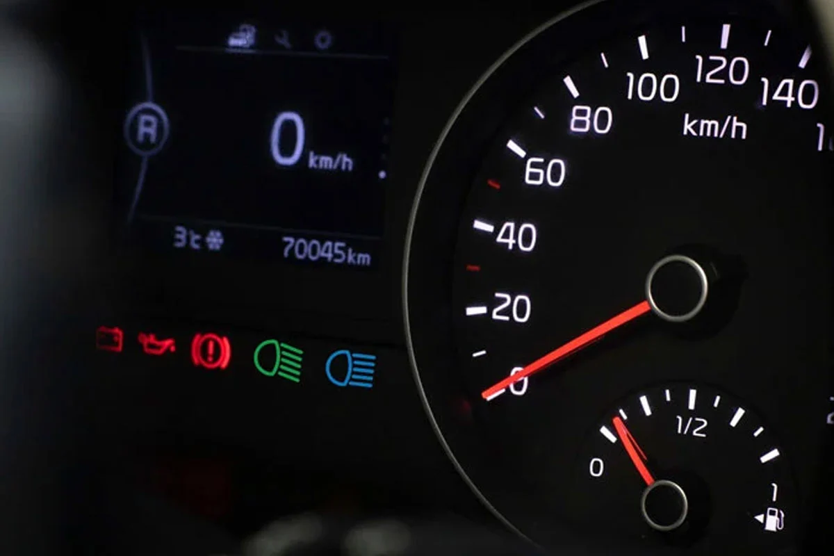 Luci abbaglianti e anabbaglianti: quali sono le differenze?